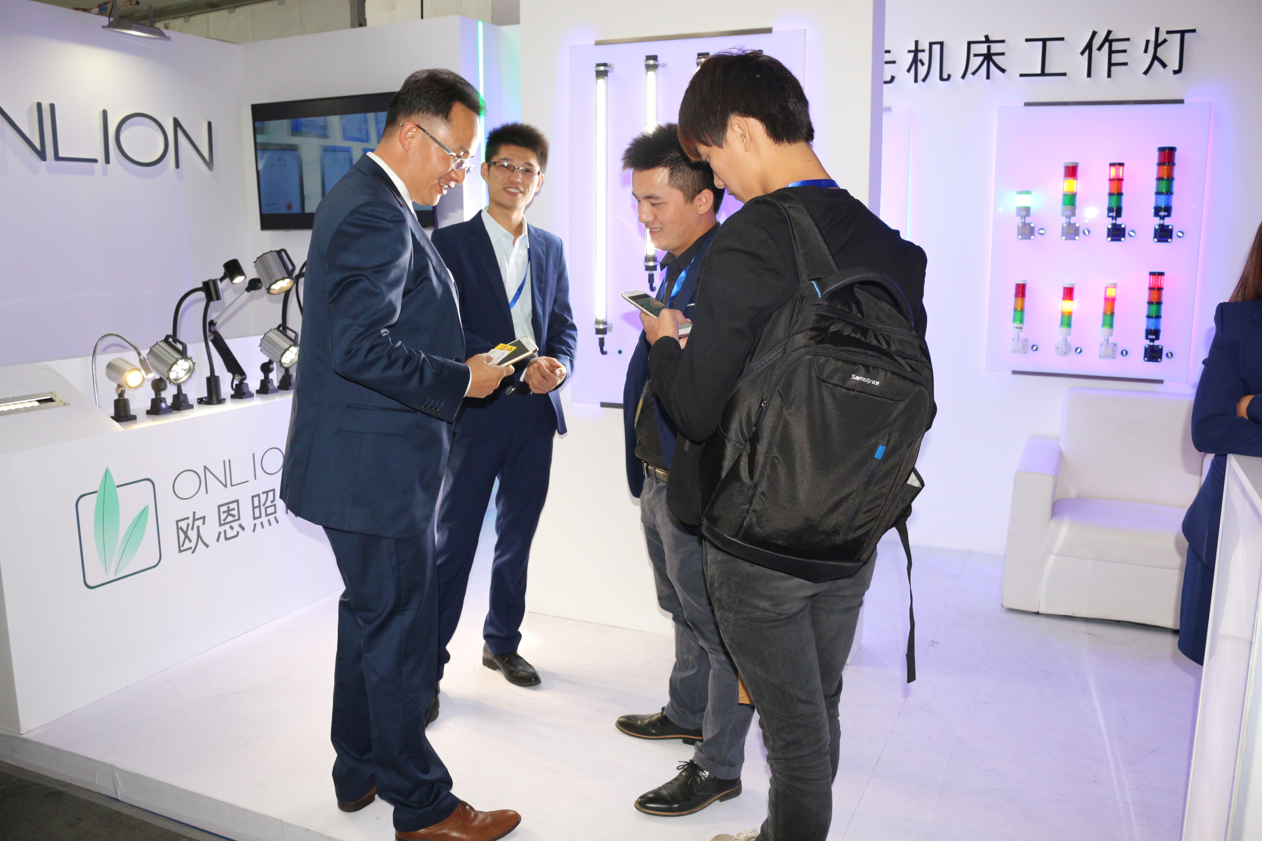 新式LED機床工作燈與警示燈閃耀展位3B711，照明設備再升級